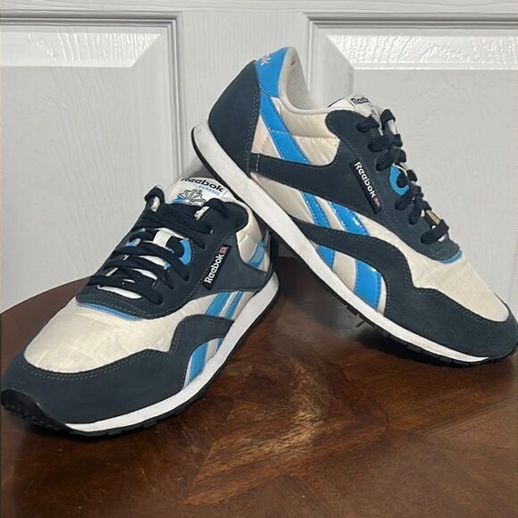 🔥🔥 REEBOK CLASSIC Women’s Sneakers Sz10 - RARE Colorway - EXCELLENT Condition - Picture 1 of 13
